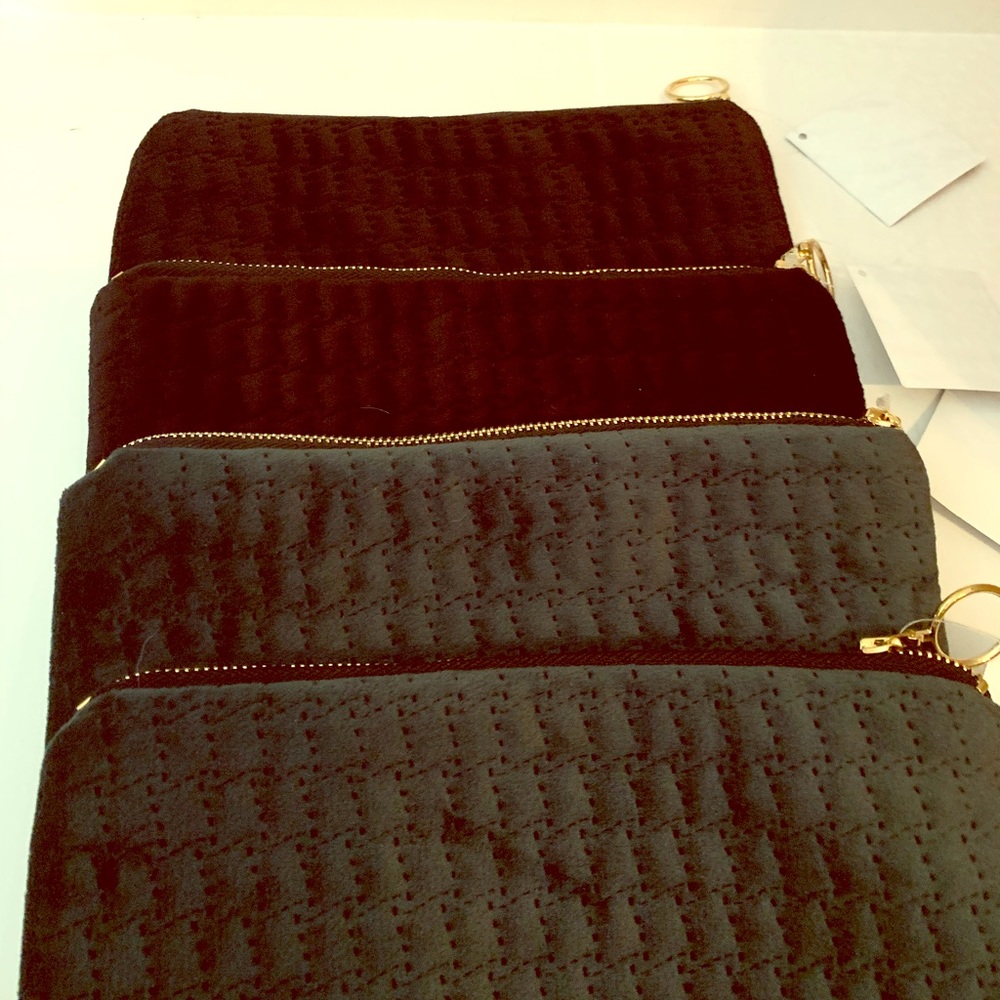 Black stylish hand bag 💋✨ Per item